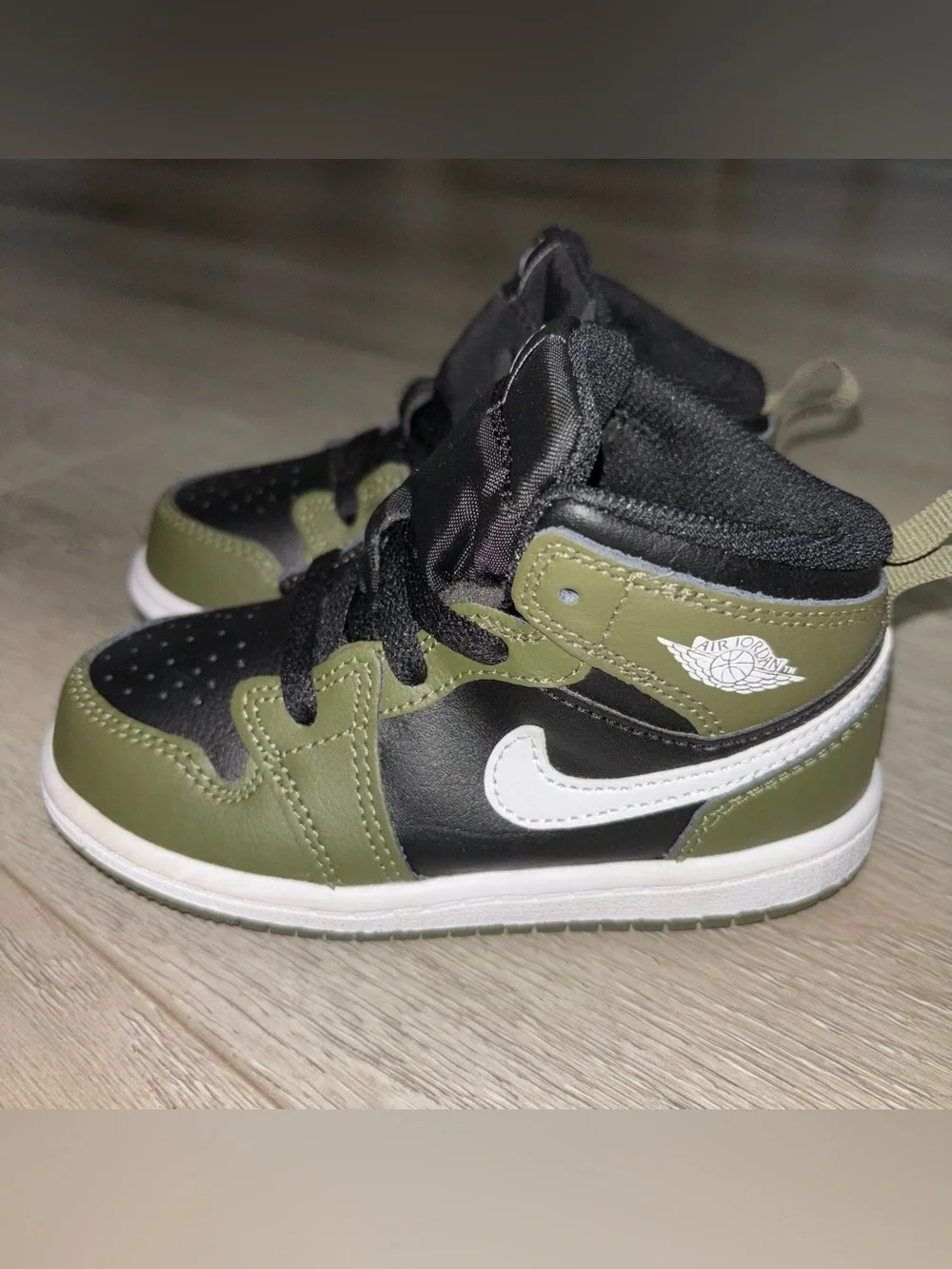 *NEW* TODDLER BABY NIKE AIR JORDAN 1 MID (TD) BLACK/WHITE-OLIVE Size 8c